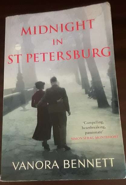 Books : Midnight in St Petersburg - Vanora Bennett