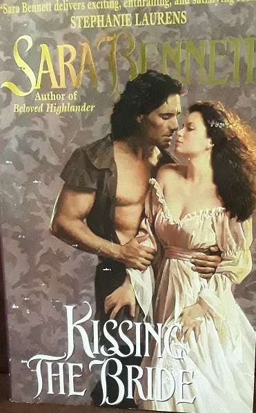 BOOKS - Kissing the Bride , Sara Bennett
