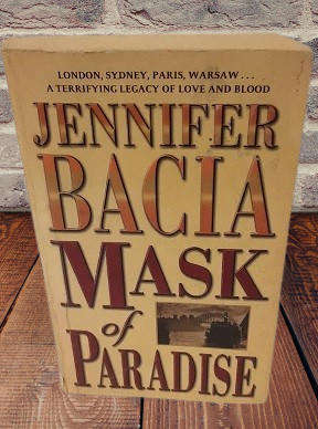 Book : Mask of paradise , Jennifer Bacia