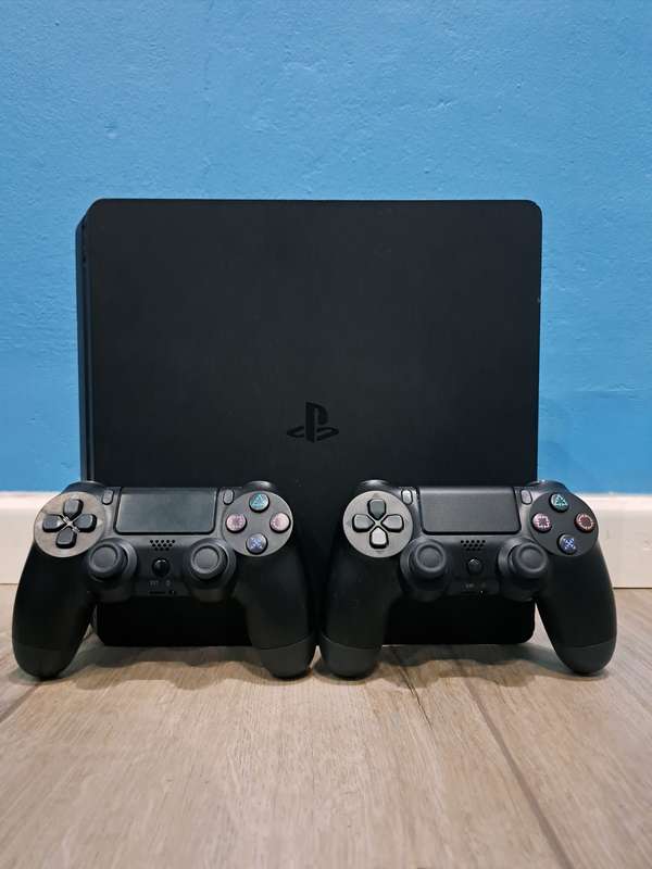 PS4 Slim Console