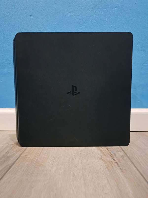 PS4 Slim Console