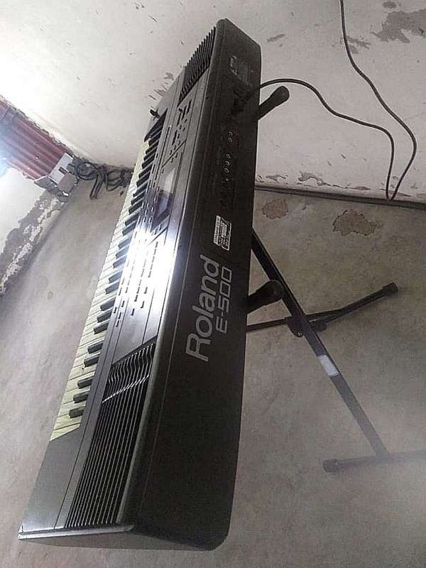 Roland E500