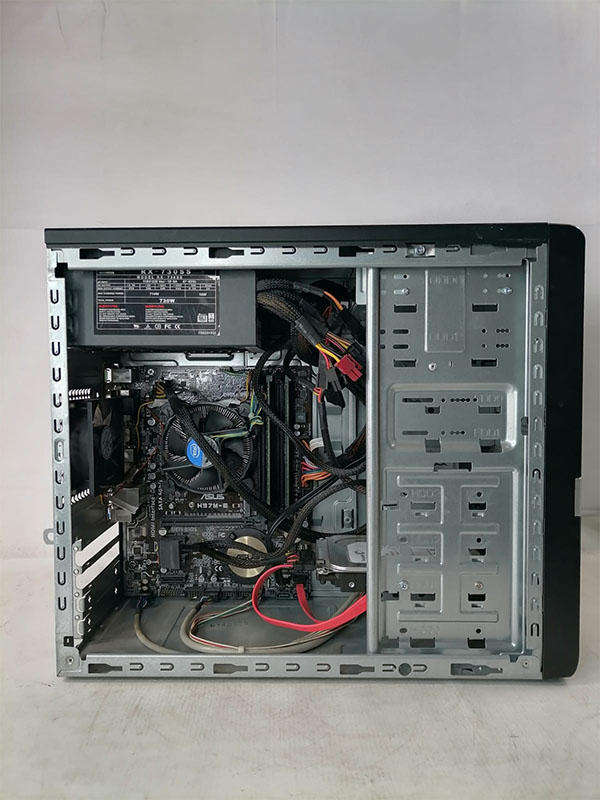 Proline Computer with screen , power cable , mouse , VGA Cable & keyboard