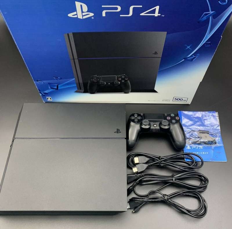Playstation 4 500GB with 2 controlers