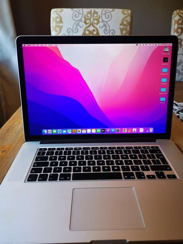 Apple Macbook Pro 15.4 inch core i7