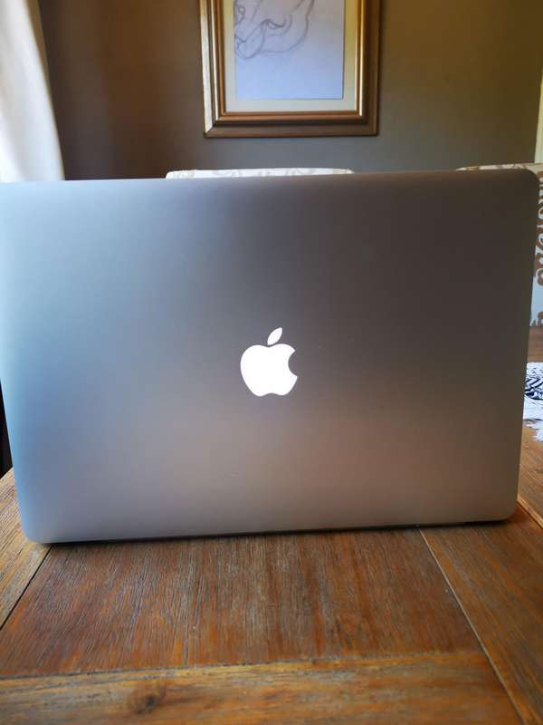 Apple Macbook Pro 15.4 inch core i7