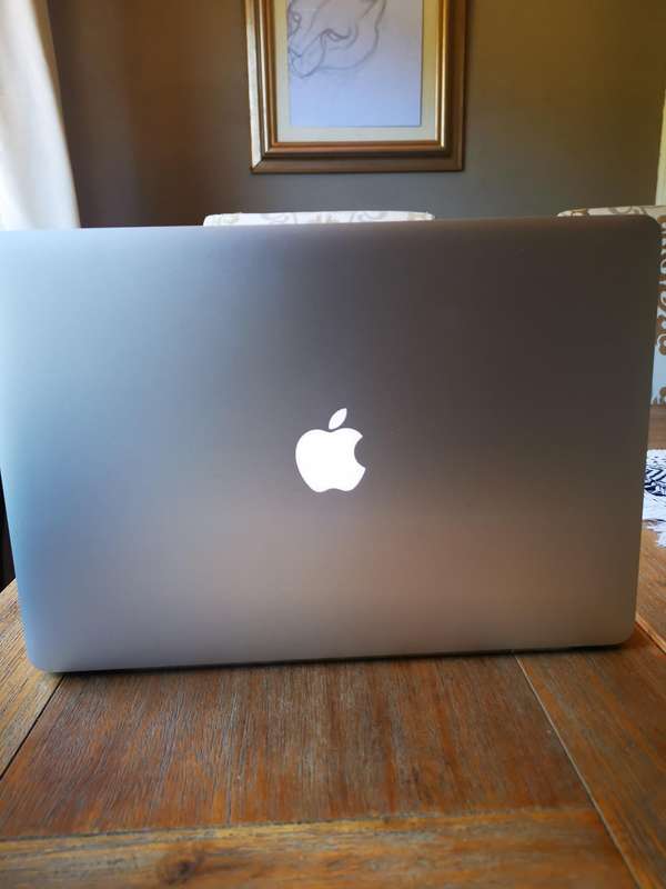 Apple Macbook Pro 15.4 inch core i7