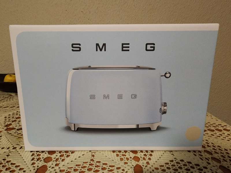 New Smeg 2-Slice Retro Toaster - Cream