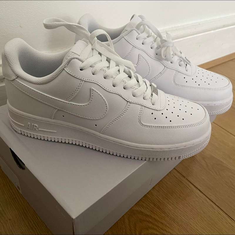 NIKE