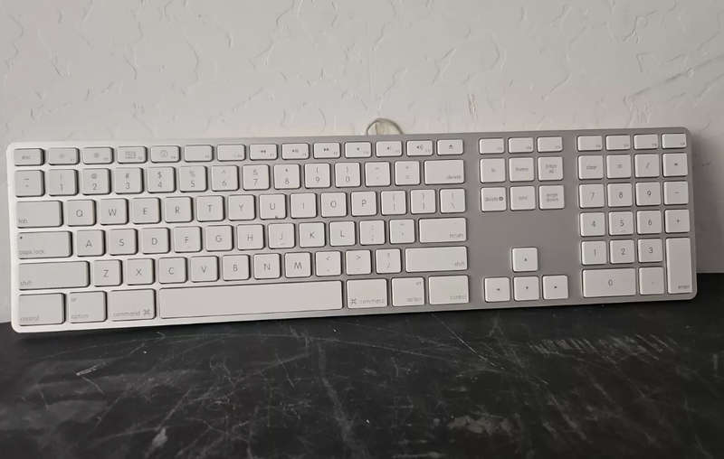 Used  (A1243) Apple White Aluminum USB Wired Keyboard