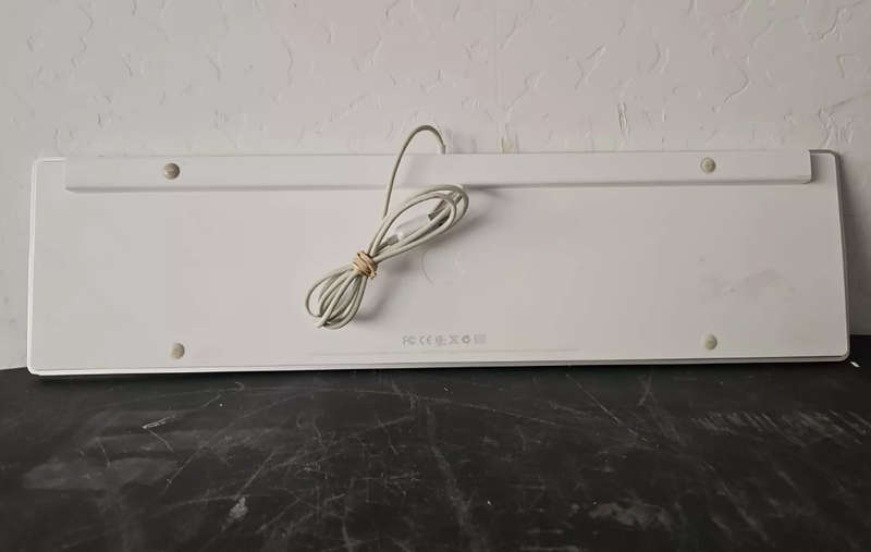 Used  (A1243) Apple White Aluminum USB Wired Keyboard