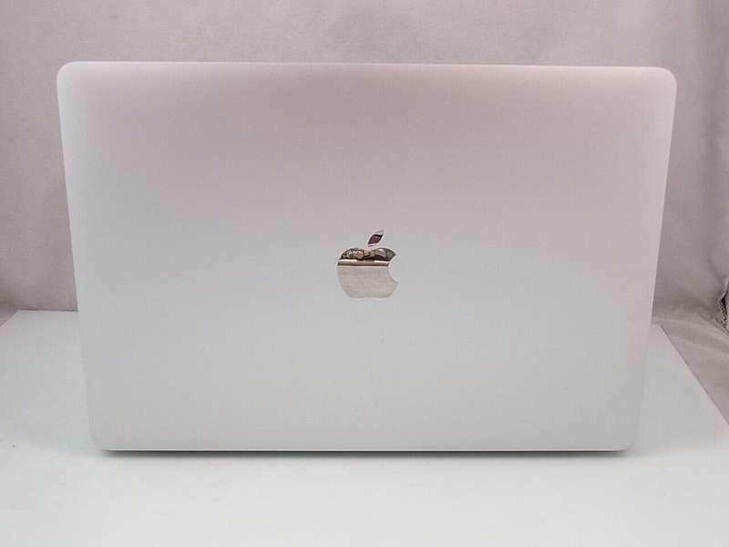 2020 Apple MacBook Pro 13 Retina touch Bar Laptop 8 GB RAM 256 SSD