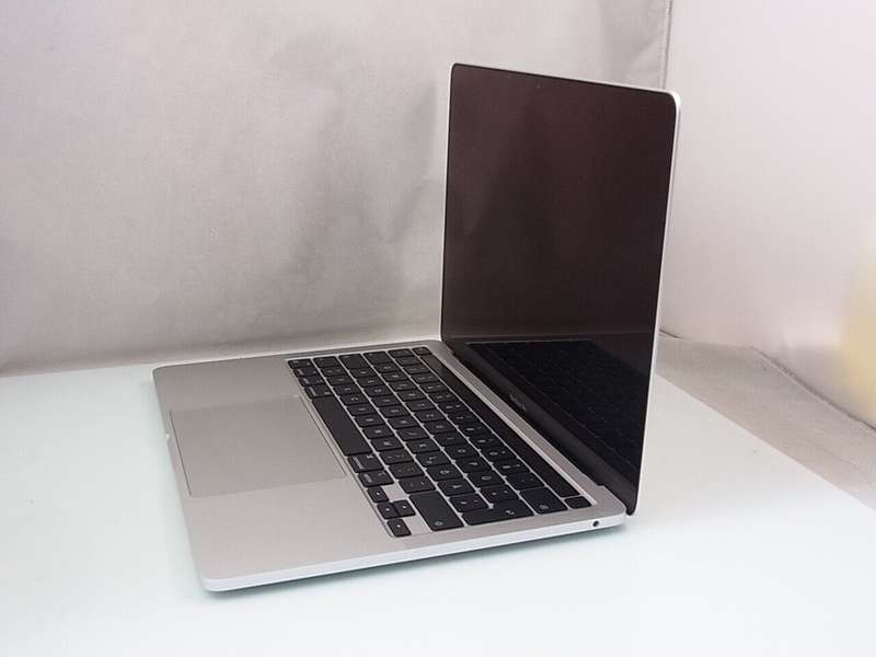 2020 Apple MacBook Pro 13 Retina touch Bar Laptop 8 GB RAM 256 SSD