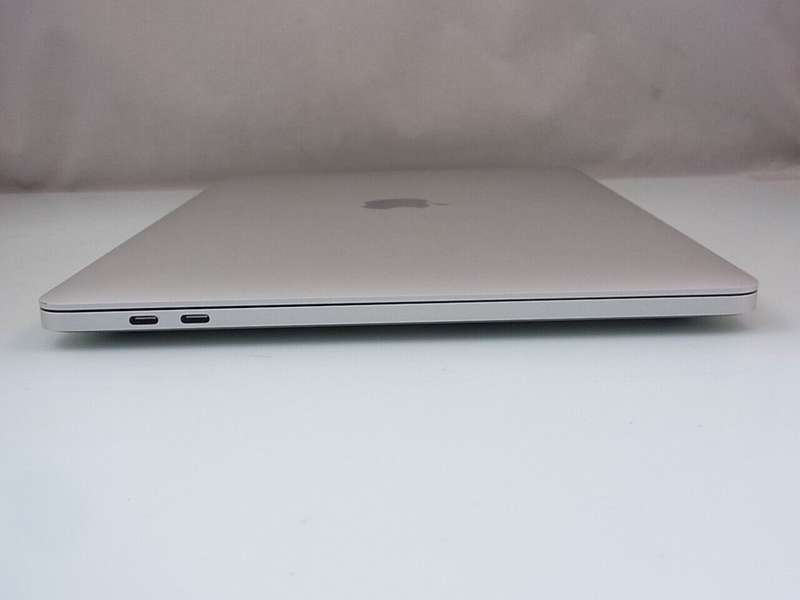 2020 Apple MacBook Pro 13 Retina touch Bar Laptop 8 GB RAM 256 SSD