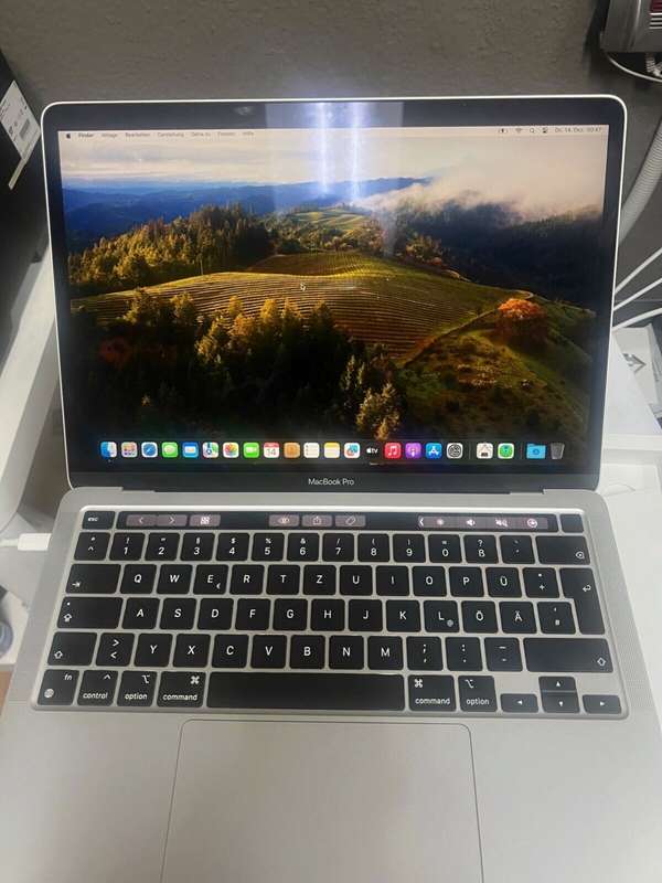 2020 Apple MacBook Pro 13 Retina touch Bar Laptop 8 GB RAM 256 SSD