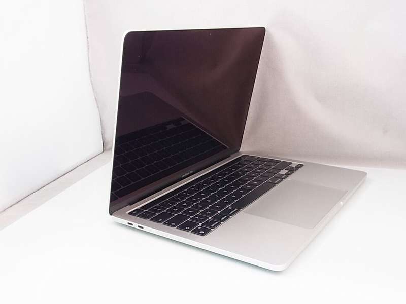 2020 Apple MacBook Pro 13 Retina touch Bar Laptop 8 GB RAM 256 SSD