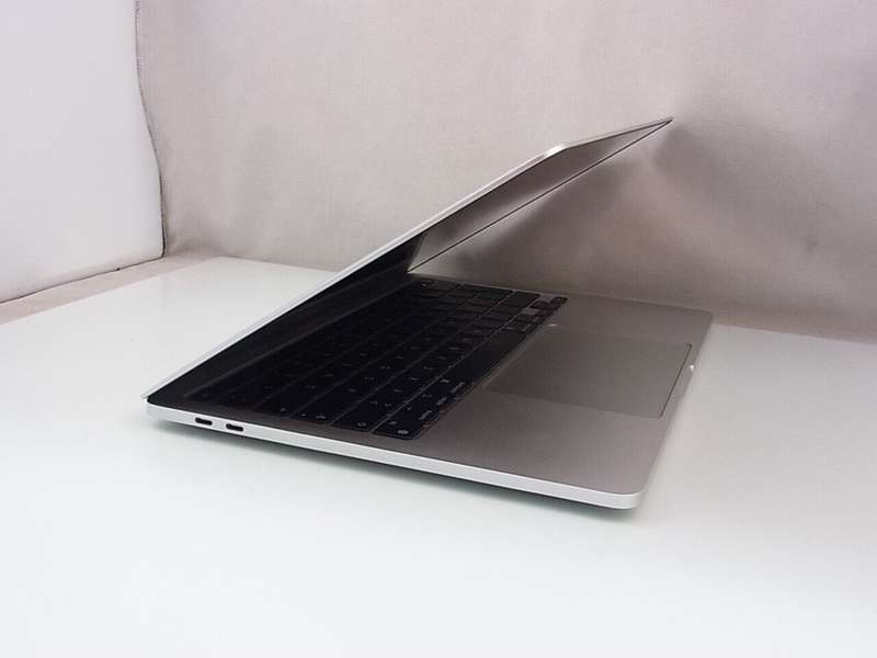 2020 Apple MacBook Pro 13 Retina touch Bar Laptop 8 GB RAM 256 SSD