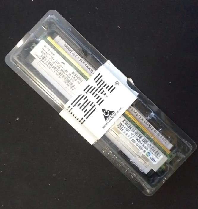 IBM 8GB PC3-10600R DDR3-1333 REGISTERED ECC 2RX4 CL9 240 PIN 1.5V VERY LOW PROFILE MEMORY MODULE