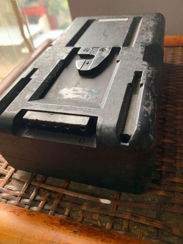 V Lock Battery