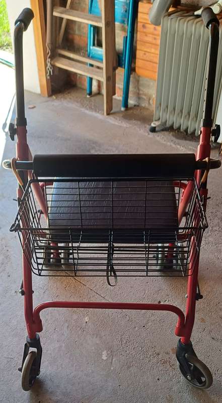 4-Wheel Rollator Walker with Seat, Brakes & Storage Basket