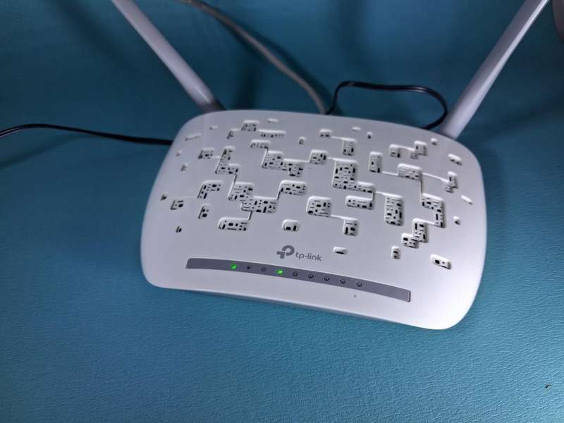 TP-Link TD-W8961N 300Mbps Wireless N ADSL2+ Modem Router  Complete in Box