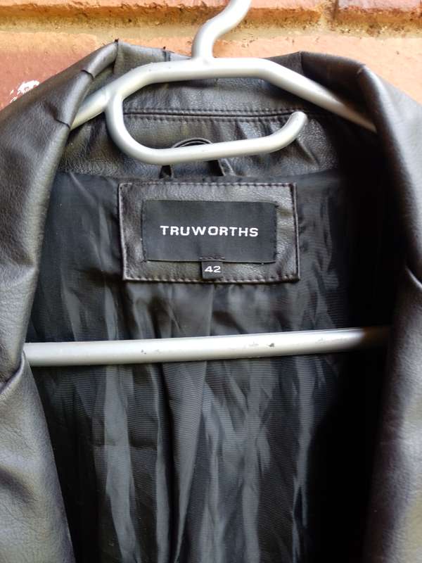 Stunning Truworths size 42 coat