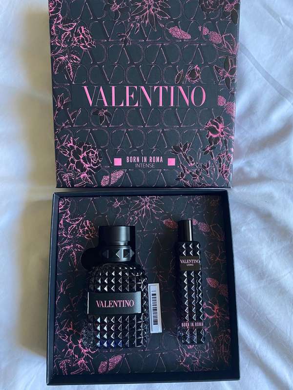 Valentino Born In Roma Intense Giftset (50ml + 15ml travel bottle)