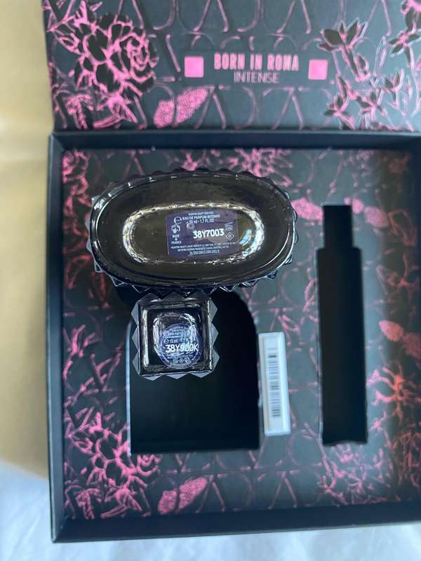 Valentino Born In Roma Intense Giftset (50ml + 15ml travel bottle)