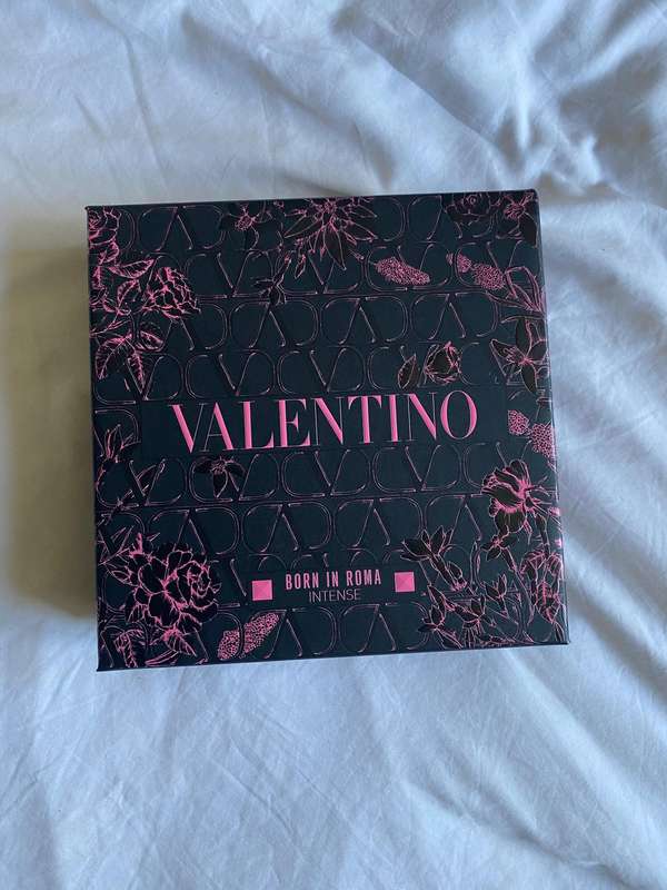 Valentino Born In Roma Intense Giftset (50ml + 15ml travel bottle)
