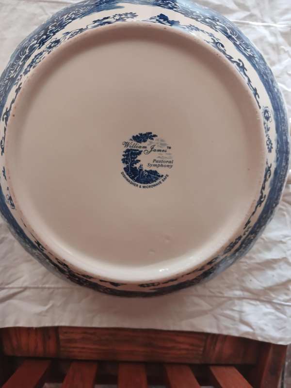 Ceramic soup turine William James pastoral 34cm diameter