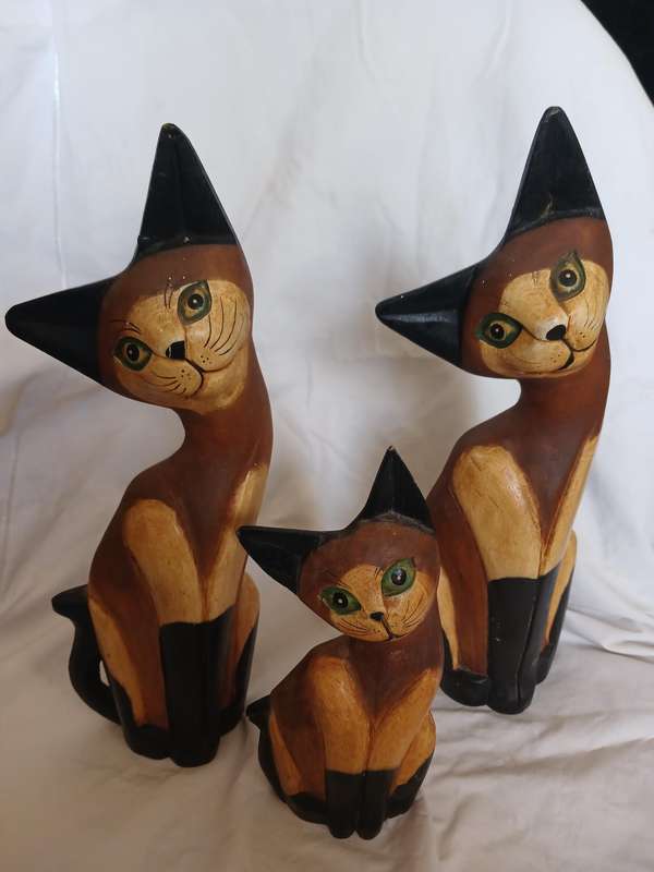 Wooden cat ornaments set of three 1 x 20cm and 2 x 30cm