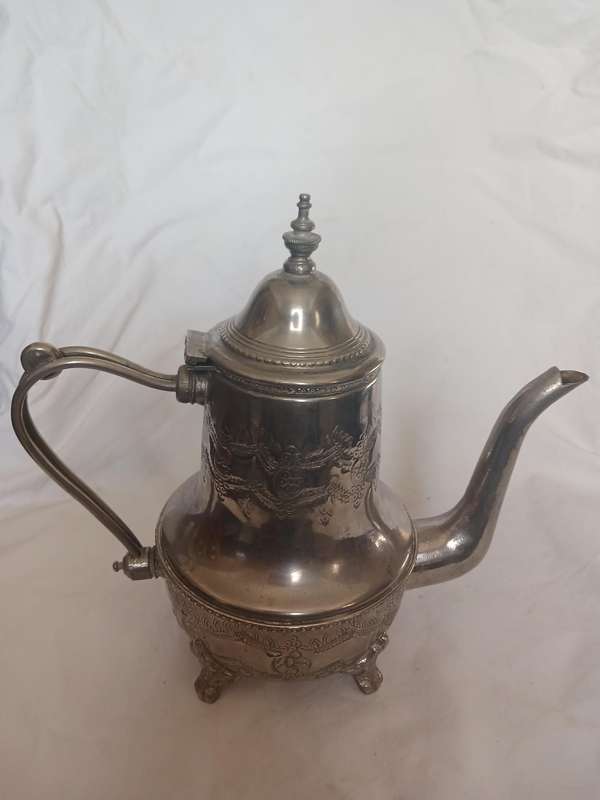 Vintage authentic Moroccan tea pot Le Cheval Hallmark silver hand hammered design
