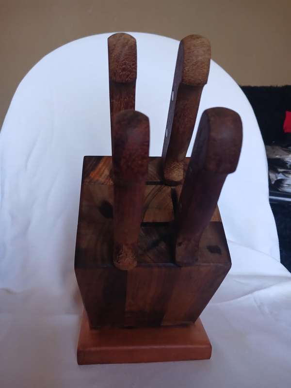 Wood knife holder with set of five steak knifes 14W x 19 L x 21cm H