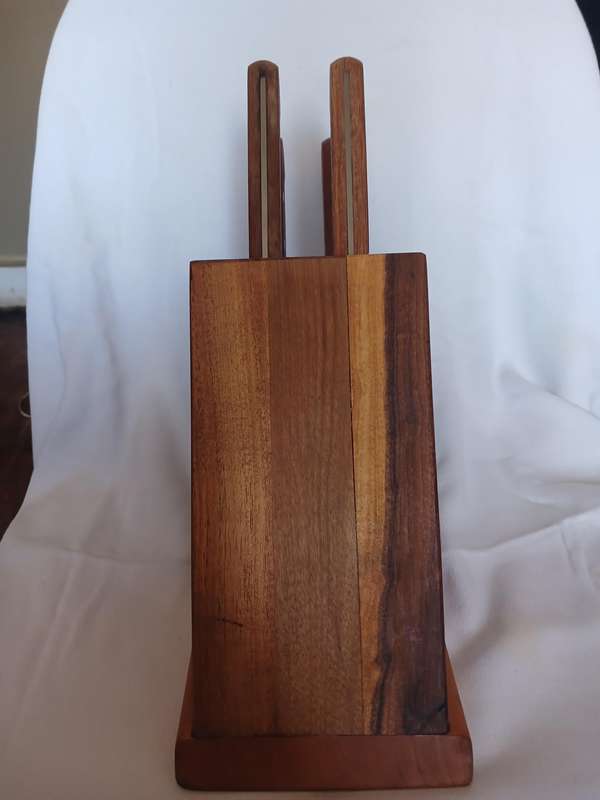 Wood knife holder with set of five steak knifes 14W x 19 L x 21cm H