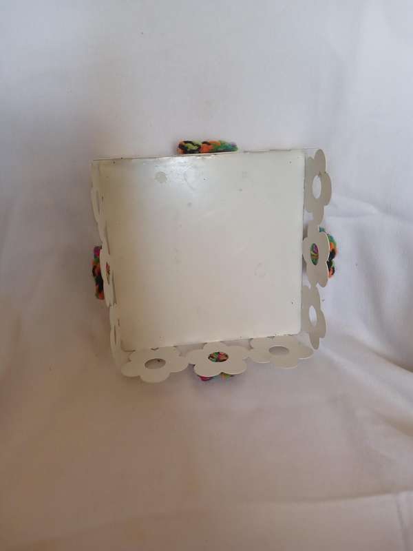 Napkin holder metal flower design