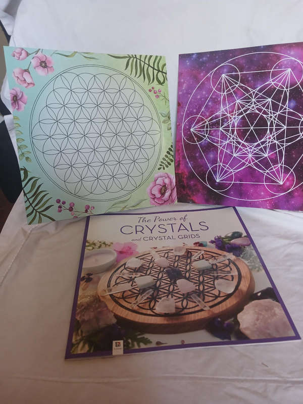 The power of crystals and crystal grids by Hinkler