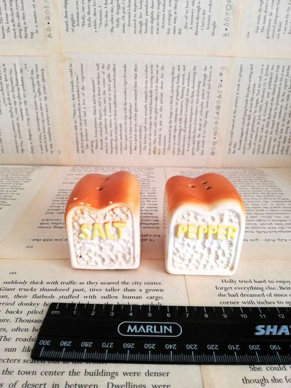 Vintage Ceramic Novelty Salt & Pepper Shakers Toast