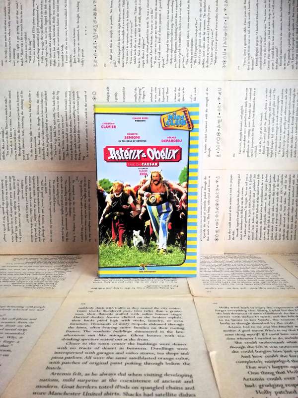 Asterix & Obelix : Take on Ceasar - Movie VHS Tape (2000) [VHS]