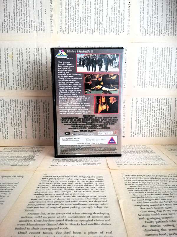 Wyatt Earp - Movie VHS Tape (1994) [VHS]