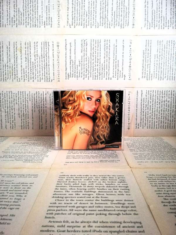 Laundry Service - Shakira [CD]