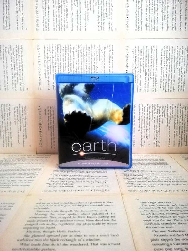 Earth [Blu-ray]