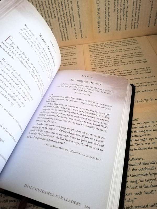 Daily Guidance for Leaders by John C. Maxwell (Imitation Leather)