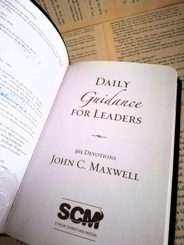 Daily Guidance for Leaders by John C. Maxwell (Imitation Leather)
