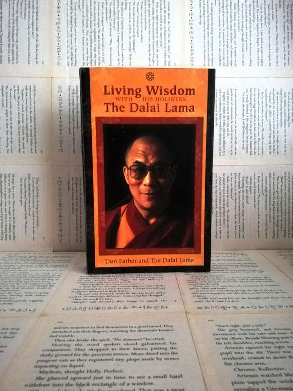 Living Wisdom with His Holiness The Dalai Lama [CD] [DVD]