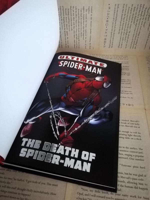 Ultimate Spider-man: Death of Spider-man (Marvel Ultimate Graphic Novel Collection #69)