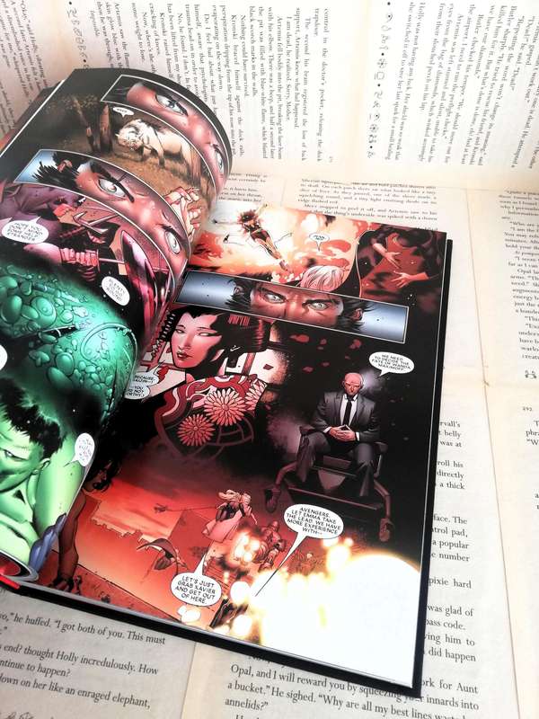 House of M (Marvel Ultimate Graphic Novel Collection #40) [Graphic Novel]