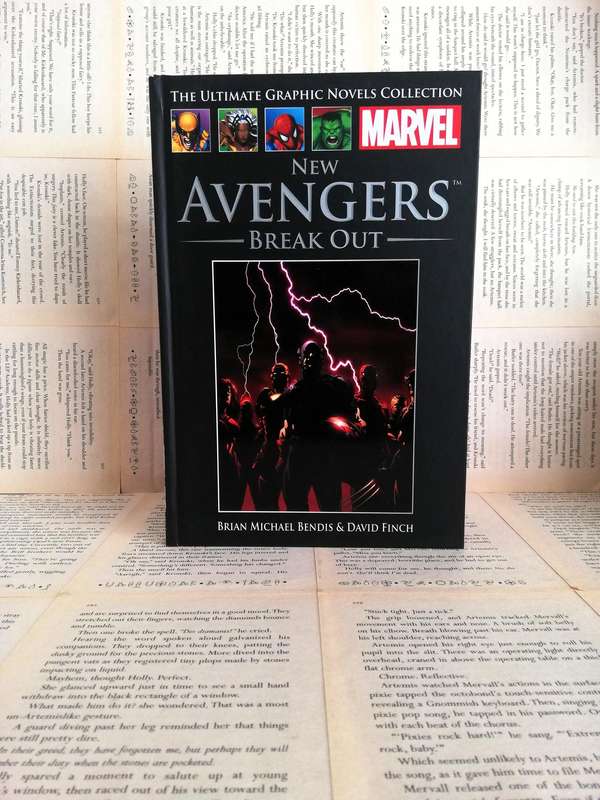New Avengers: Breakout (Marvel Ultimate Graphic Novel Collection #42) [Graphic Novel]