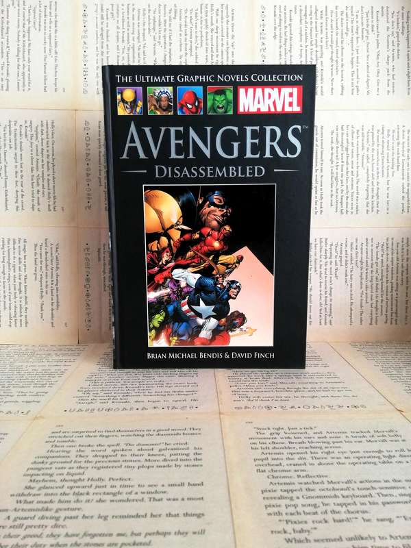 Avengers: Disassembled (Marvel Ultimate Graphic Novel Collection #34) [Graphic Novel]