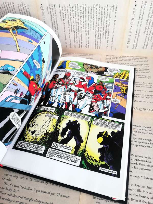 Captain Britain: A Crooked World (Marvel Ultimate Graphic Novel Collection #3) [Graphic Novel]
