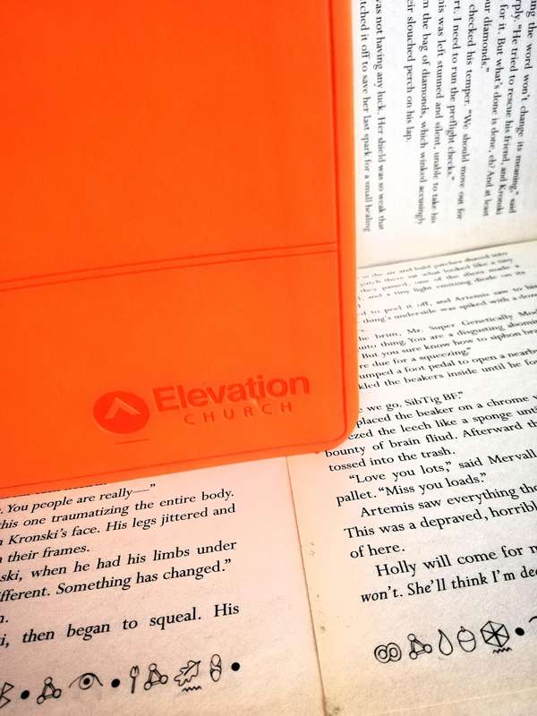 Elevation Church Holy Bible Zondervan NIV Italian Duo-Tone [Bible] [New International Version]